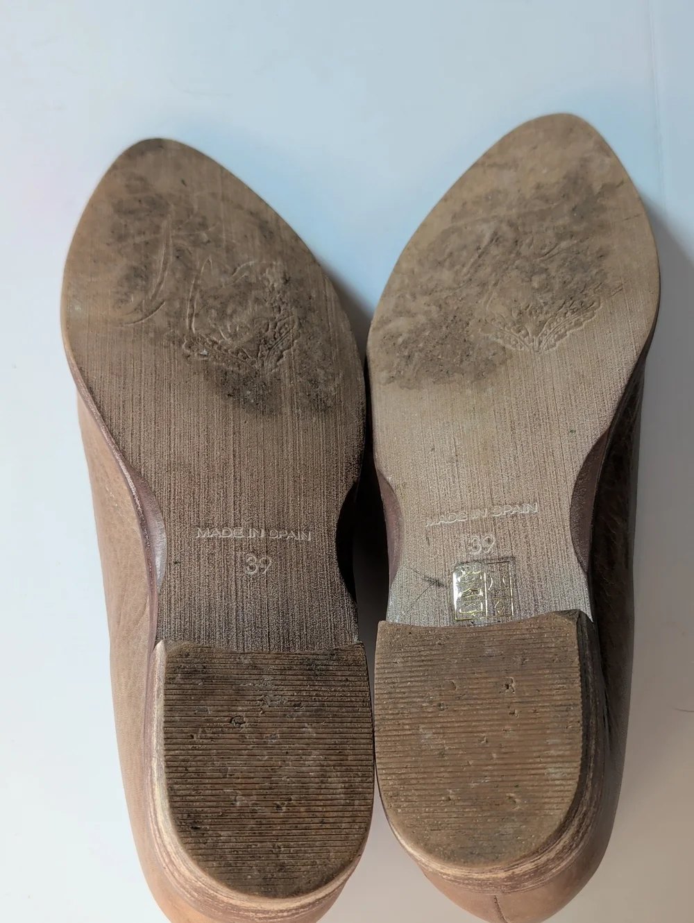 Free People, Royale, Tan D'Orsay Leather Flats. Size 8.5